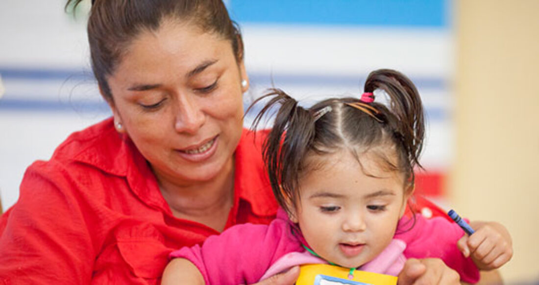 A Latino mom and daughter